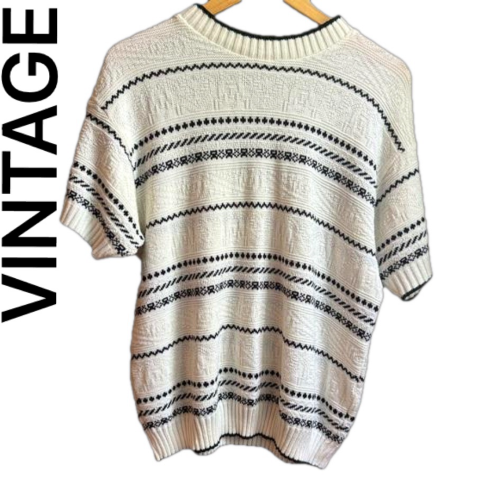 Vintage White And Black Patterned Short Sleeves Shirt